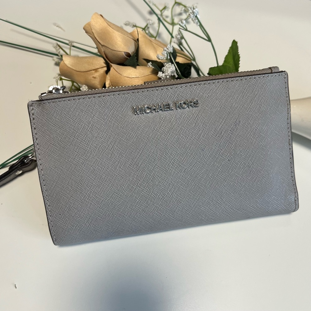 Michael Kors Cellphone‎ Wallet - Picture 4 of 16